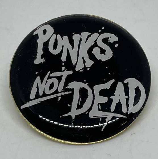 Значок - Punks not dead (Цанга) 