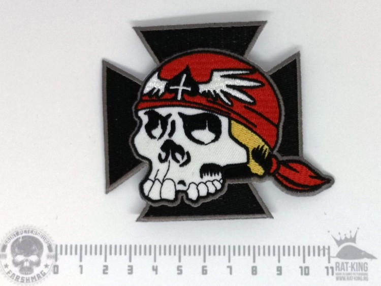нашивка - ЧЕРЕП В БАНДАНЕ С КРЕСТОМ