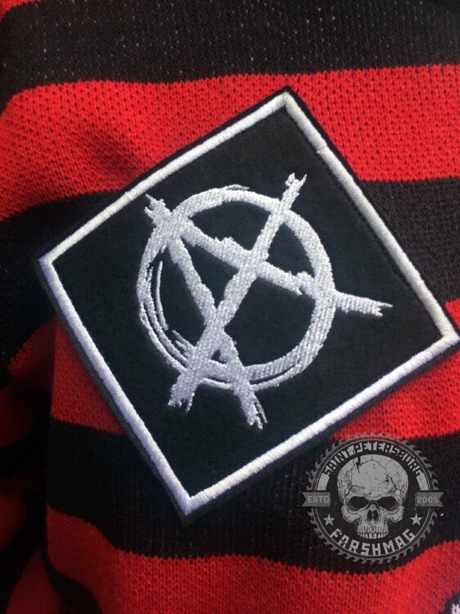 ВЯЗАНЫЙ СВИТЕР - ЧЕРНО-КРАСНЫЙ