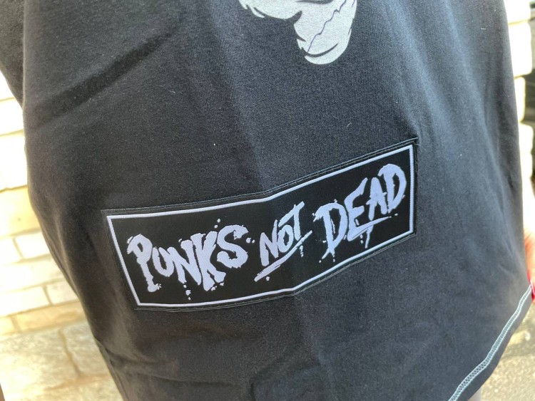 футболка - КНЯZZ (череп с нашивками)