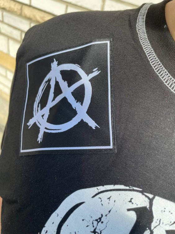 футболка - КНЯZZ (череп с нашивками)