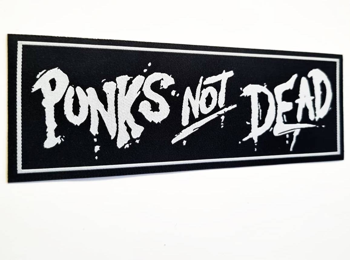 нашивка - PUNKS NOT DEAD