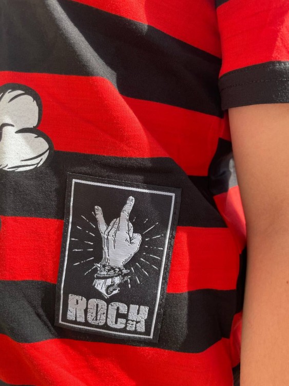 футболка - КНЯZZ (ЧЕРНО-КРАСНАЯ С НАШИВКАМИ) 