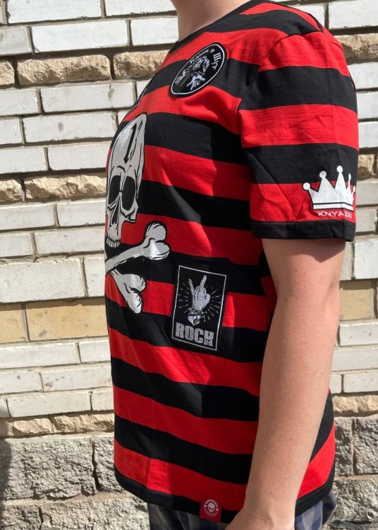 футболка - КНЯZZ (ЧЕРНО-КРАСНАЯ С НАШИВКАМИ) 